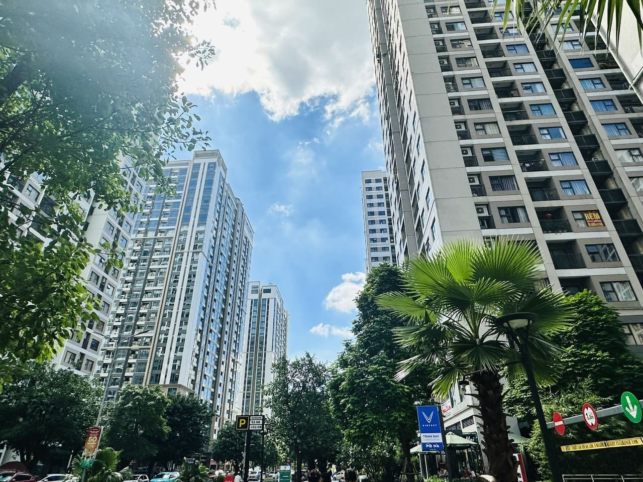 Giá căn hộ Hà Nội leo thang. Ảnh: thuonggiaonline
